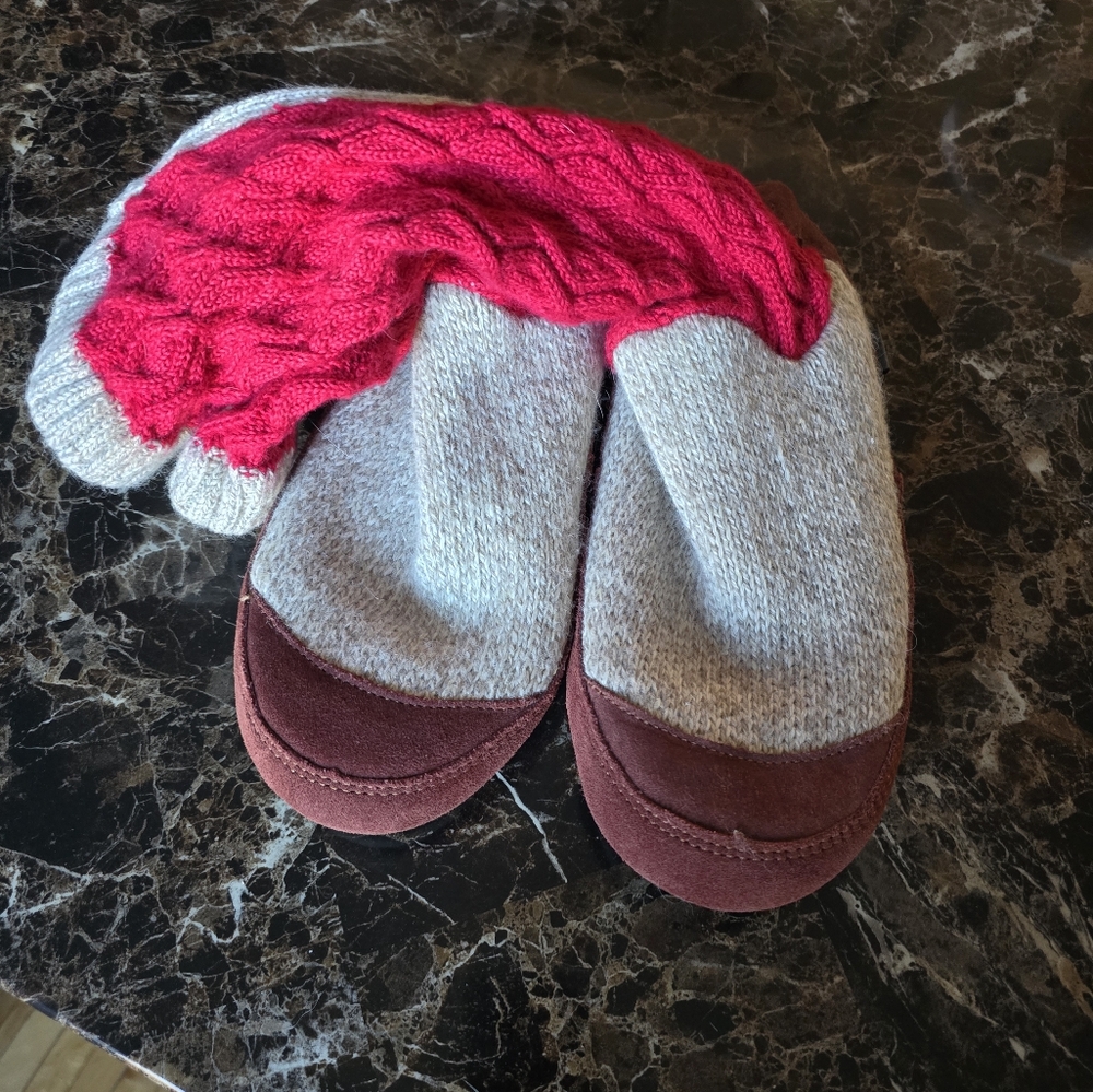 Acorn Knit Slippers